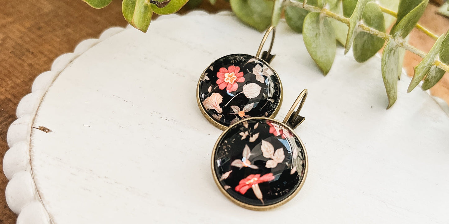 Belles boucles d'oreilles florales vintage