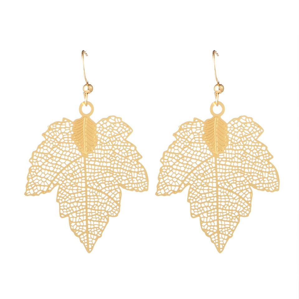 Hermosos aretes de hoja de oro