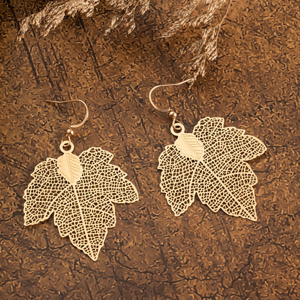 Hermosos aretes de hoja de oro