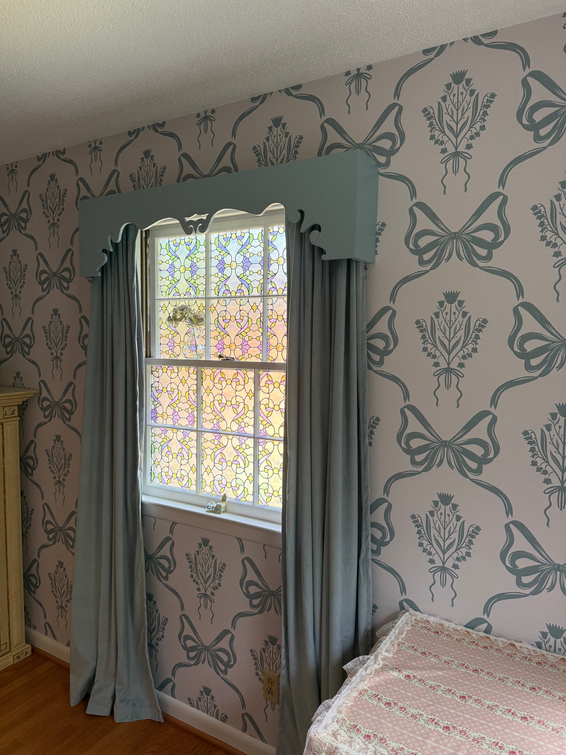 Lacey Wallpaper by The Beau Studio - Loomwell Home Goods