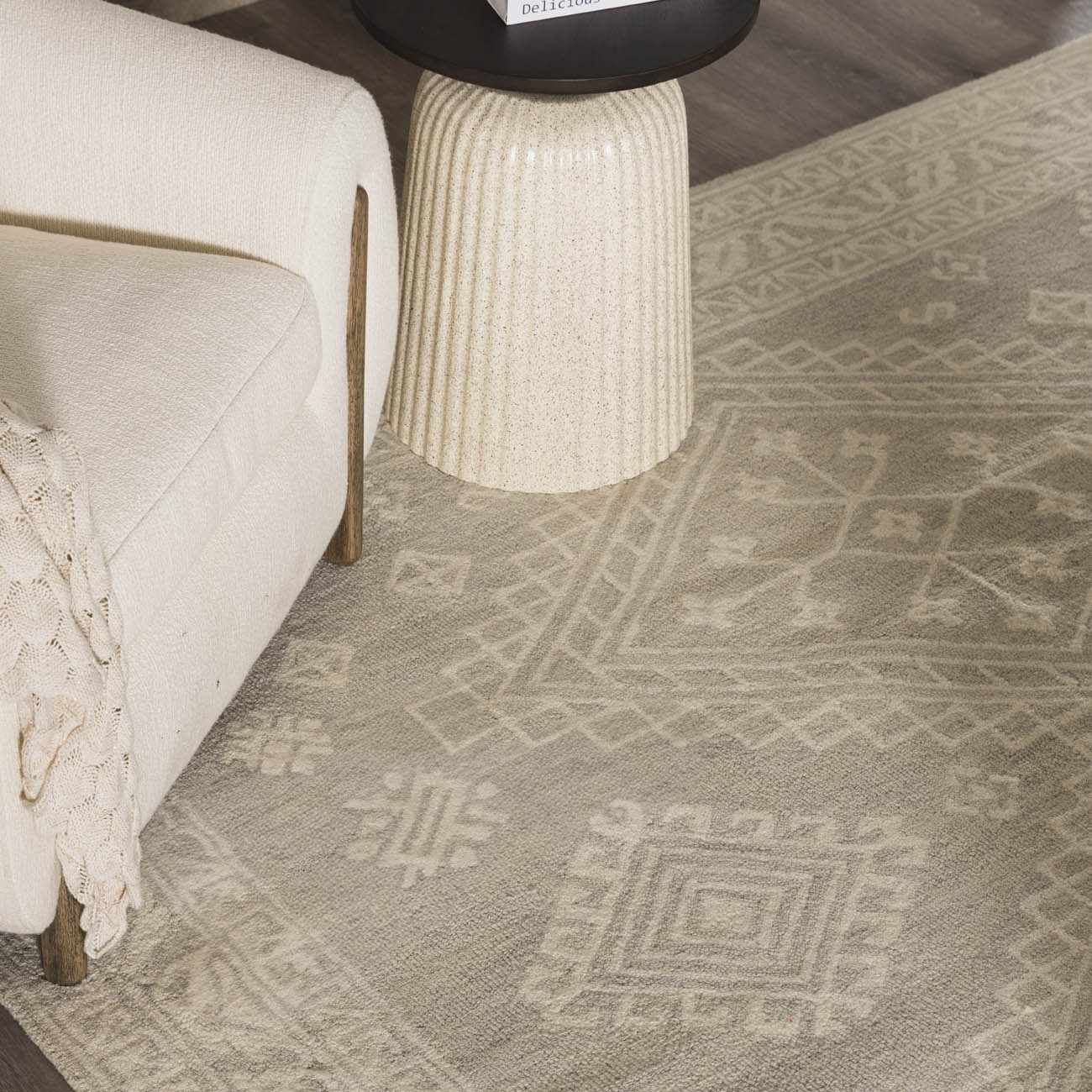 Light Gray Traditional Area Rug - Boutique Rugs