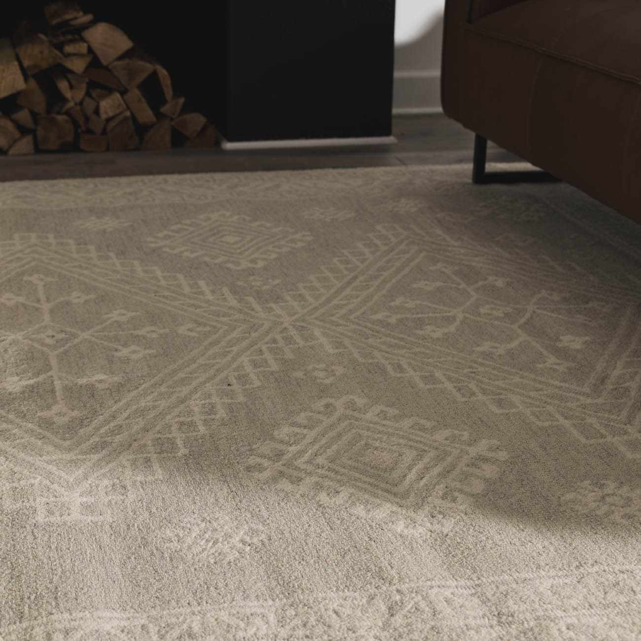 Light Gray Traditional Area Rug - Boutique Rugs