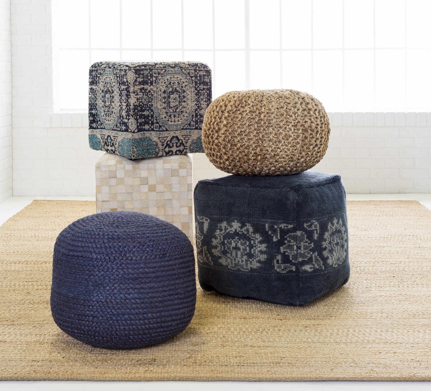 Pouf tricoté en jute bleu marine Gail