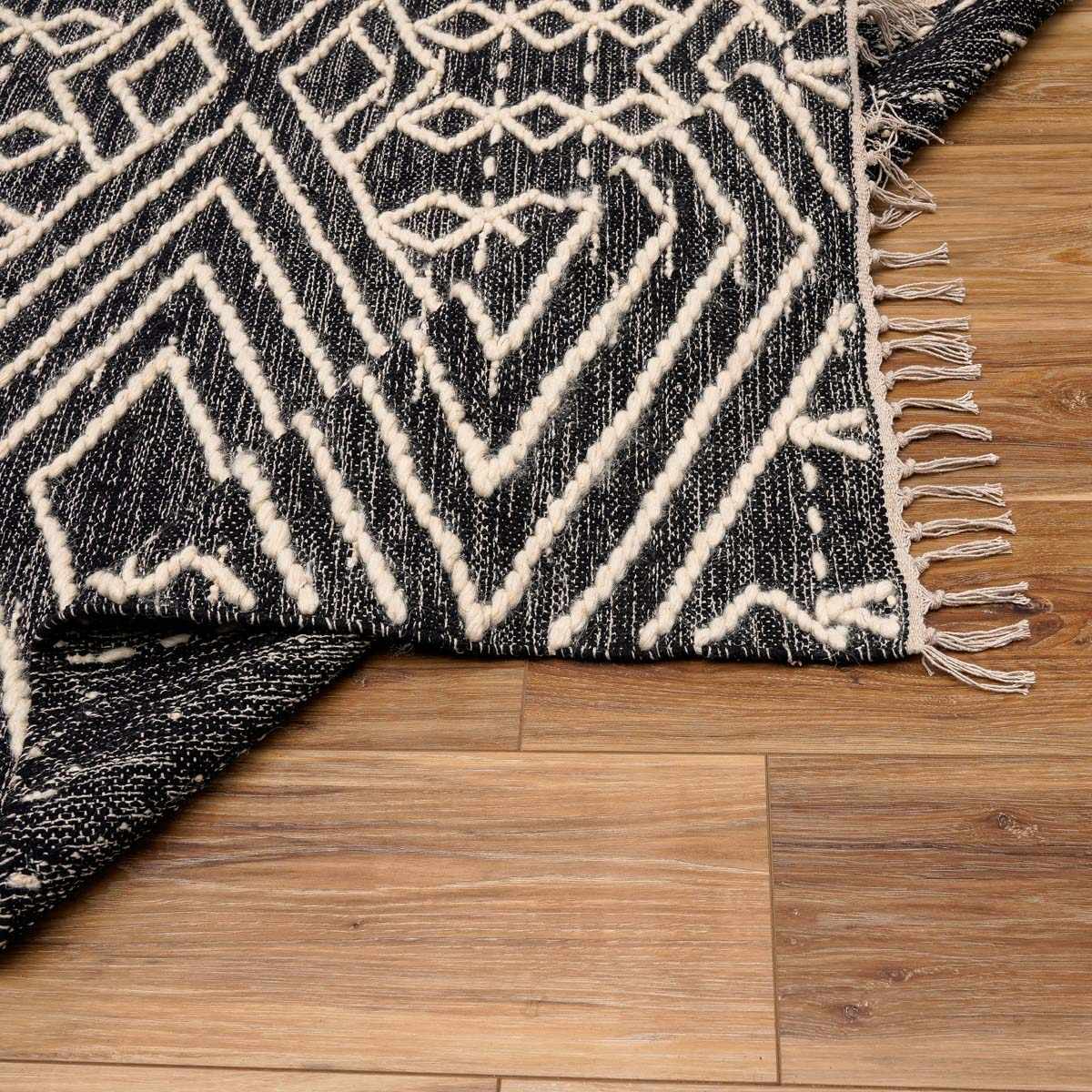 Black Cream Diamond Area Rug