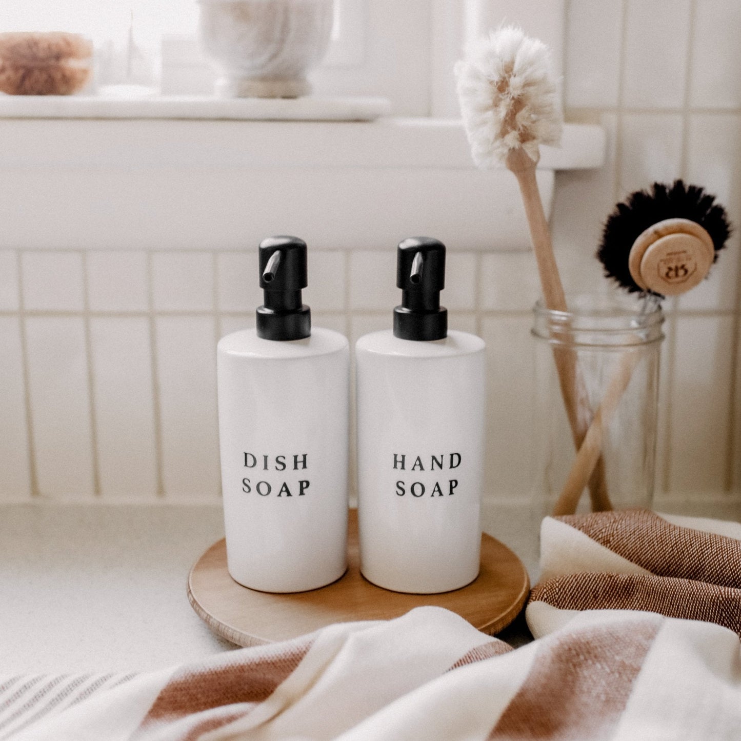 Distributeur de savon pour les mains en grès blanc de 15 oz