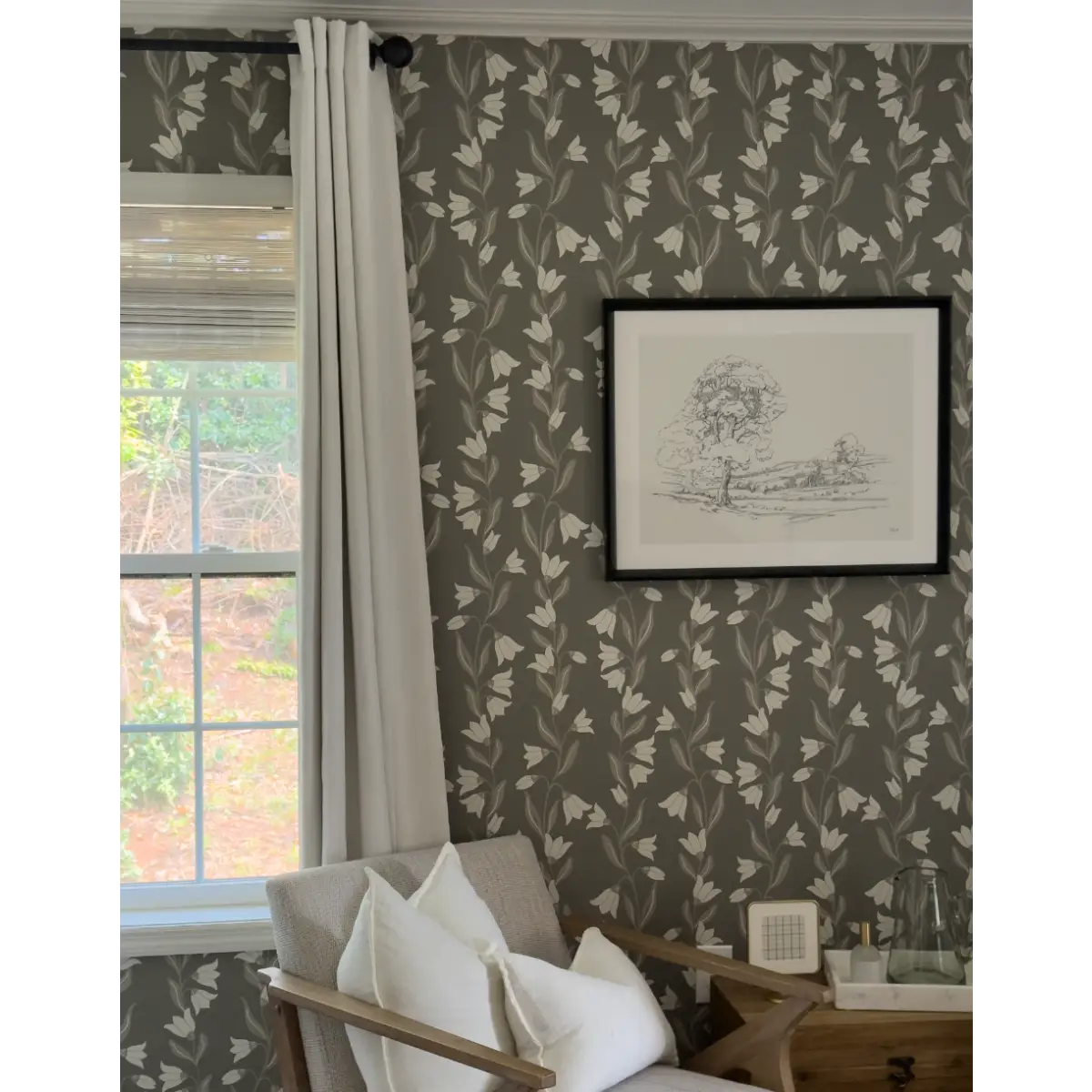 Agatha Wallpaper - Travelling Tulips - by Gabriela Dachin - Loomwell Home Goods