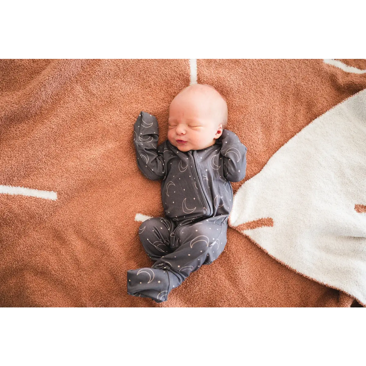 Arrow Blanket - Caramel/Cream - Harp Angel Boutique