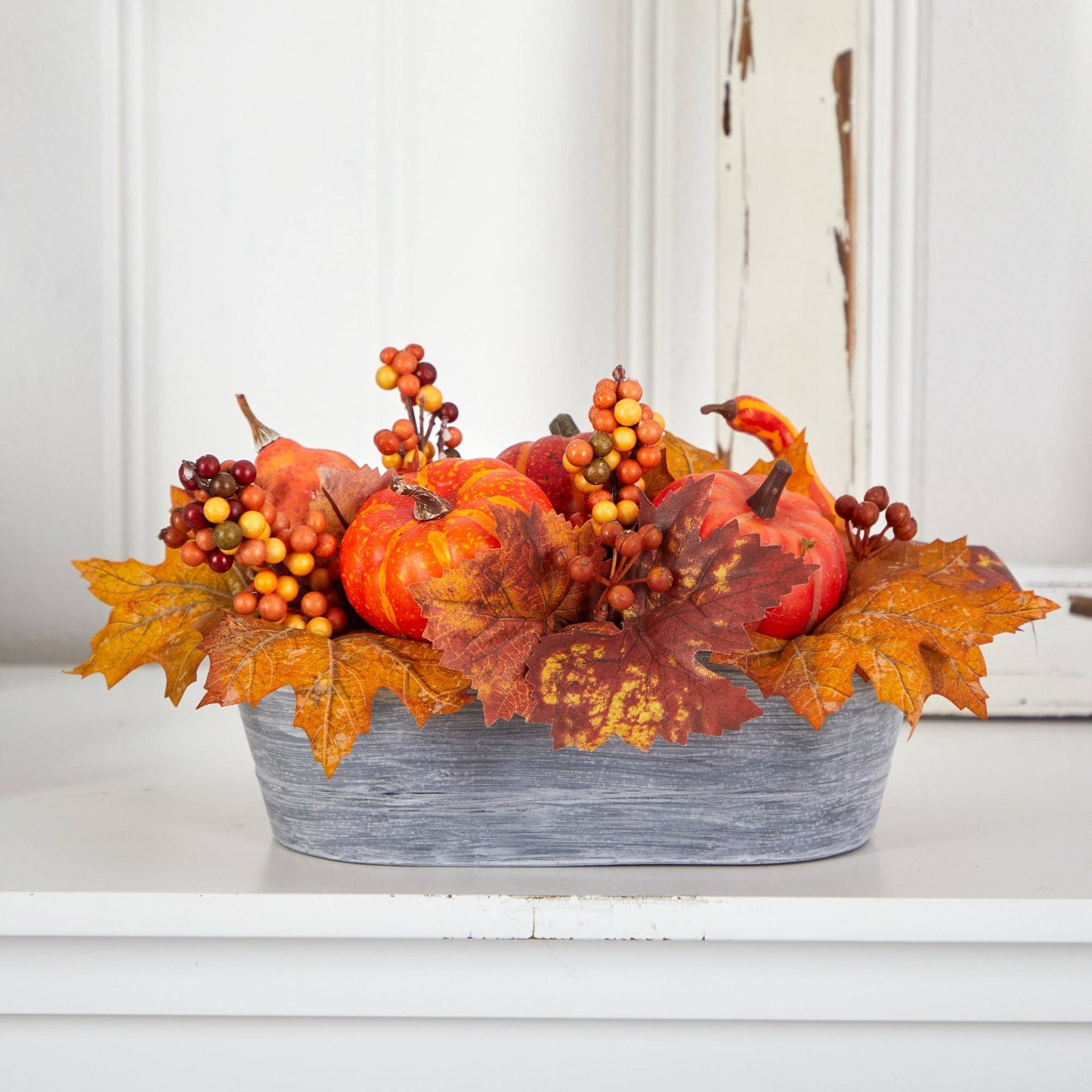 Arreglo artificial de calabaza y bayas de otoño de 12" en jarrón lavado