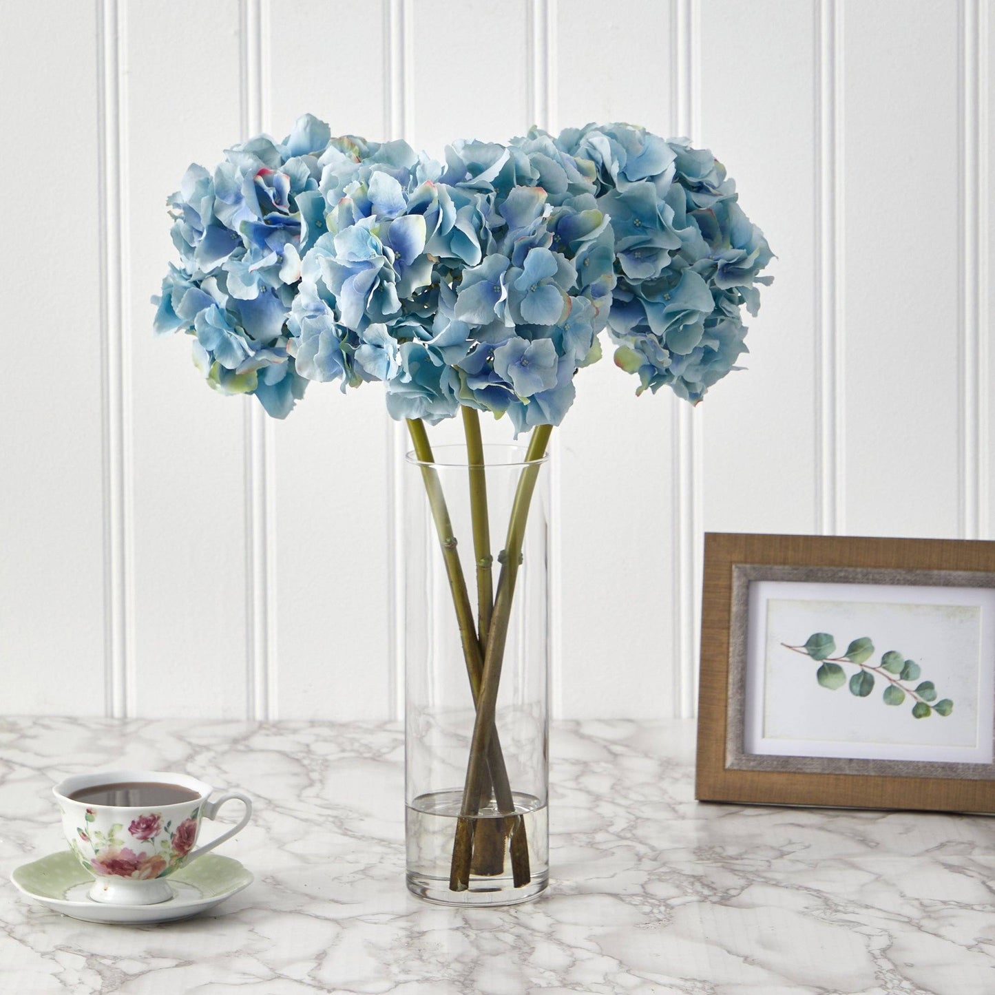 Arreglo floral artificial de hortensias azules de 18" en jarrón de vidrio cilíndrico