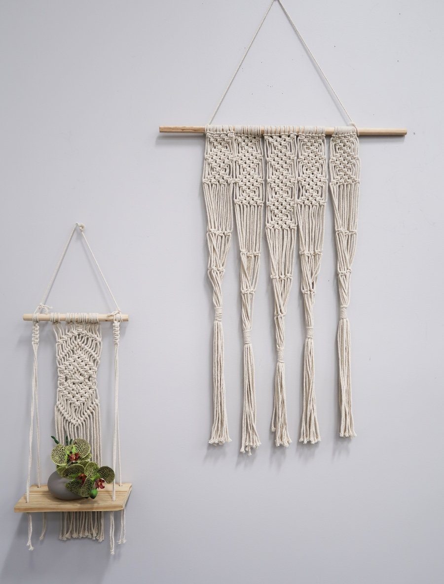 Estante de macramé de madera Boho Chic de 22" con tejido de rombos