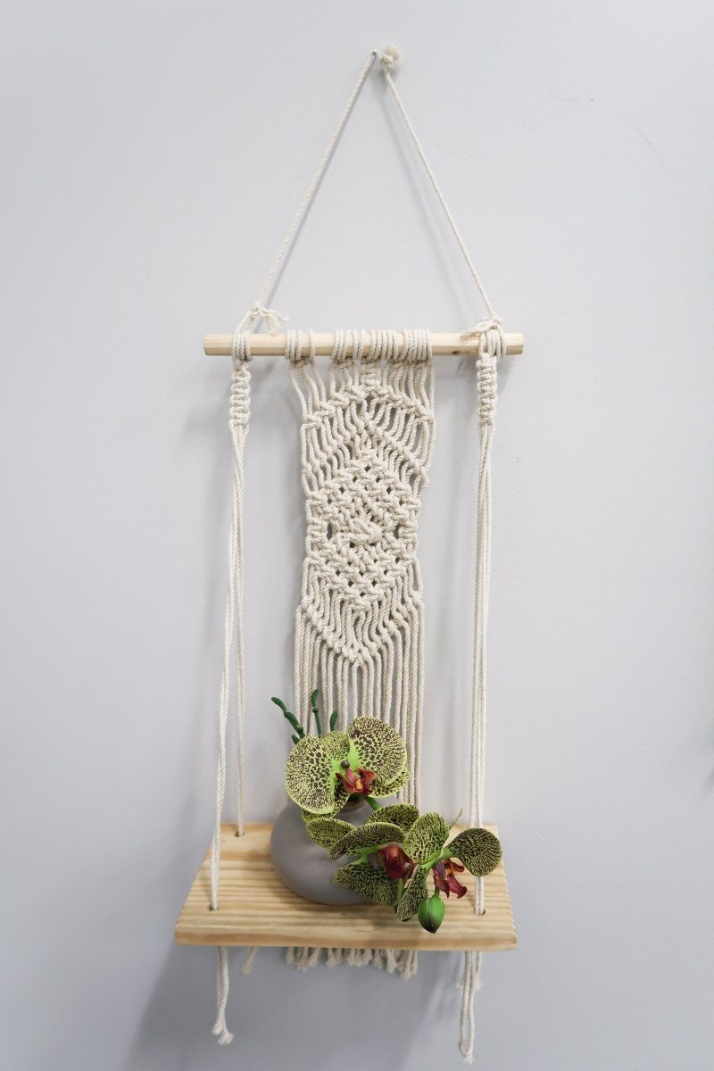 Estante de macramé de madera Boho Chic de 22" con tejido de rombos