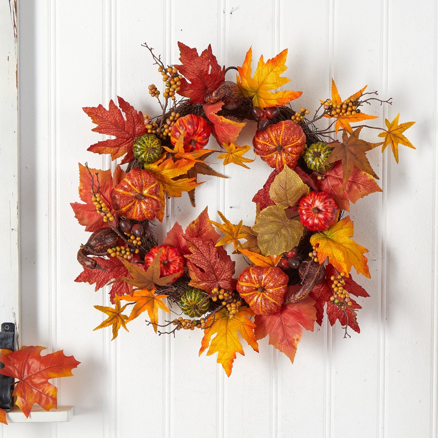 Couronne d'automne artificielle de 24 po avec citrouilles et baies