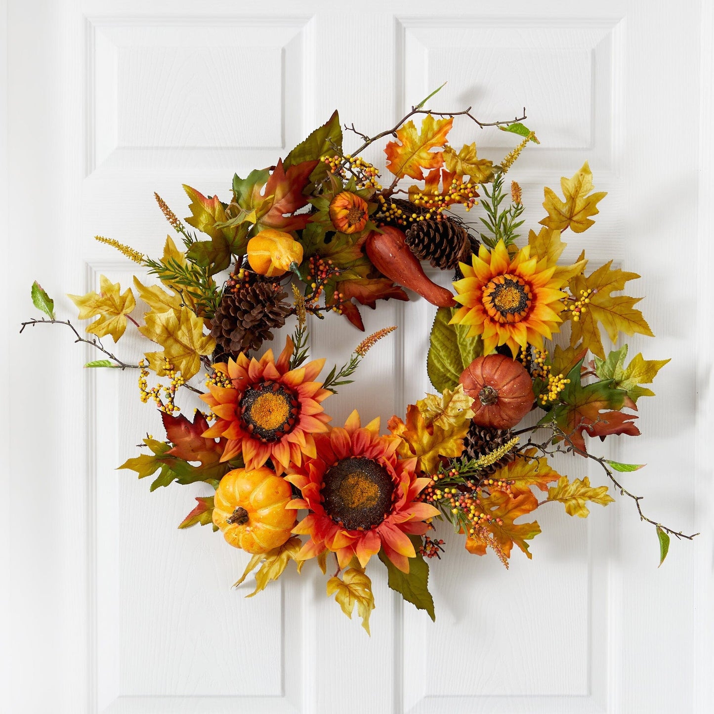 Couronne artificielle d'automne de 24 po avec tournesols, citrouilles, courges, pommes de pin et baies