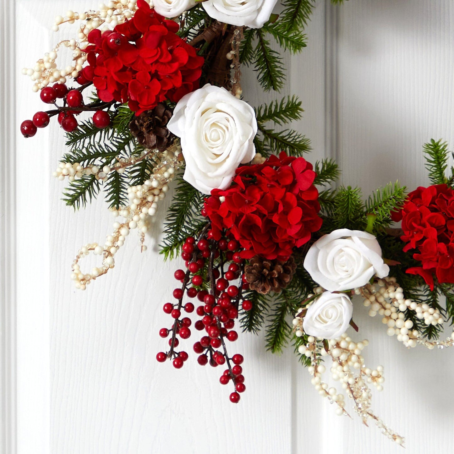 Couronne d'hortensias de 24 po avec roses blanches