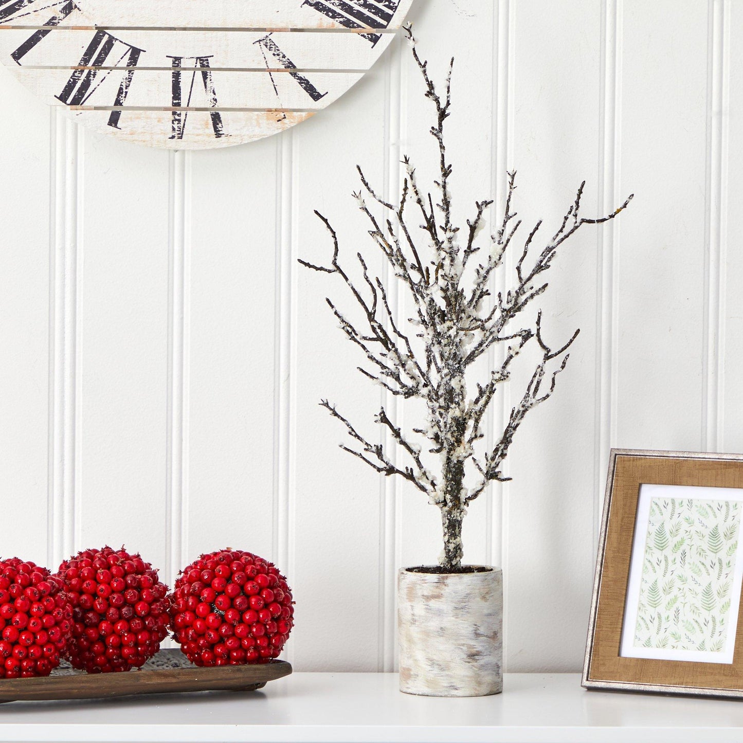 Árbol de Navidad artificial de 24" con ramitas nevadas en maceta decorativa