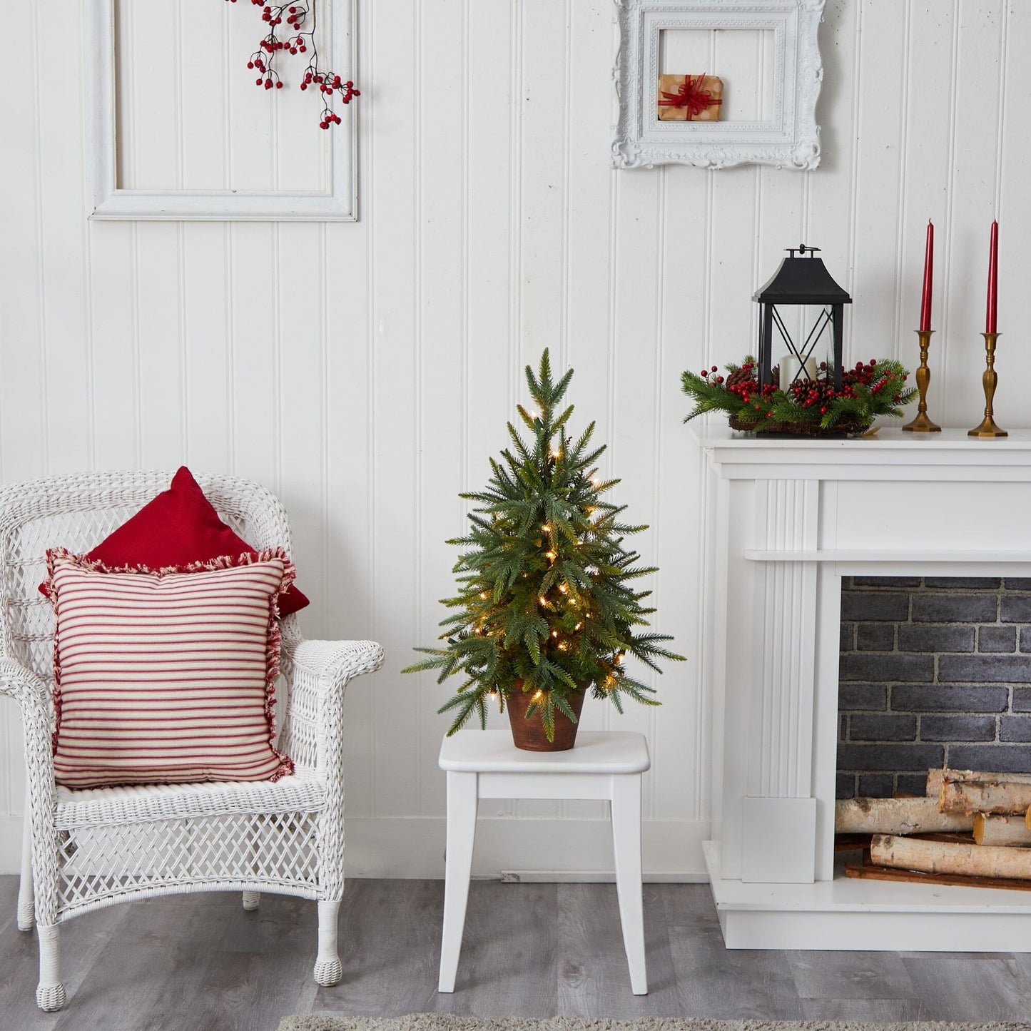 Sapin de Noël artificiel pré-éclairé de 2,5 pi avec 50 lumières transparentes dans une jardinière décorative