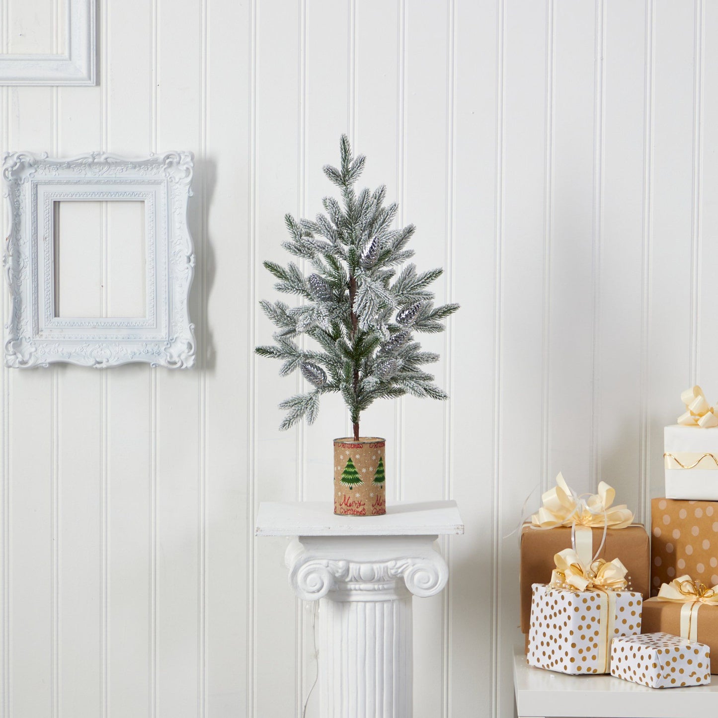 Árbol de Navidad artificial flocado de 28" en macetero decorativo