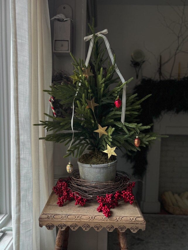 Árbol de Navidad artificial de pino de la Isla Norfolk de 3 pies con aspecto natural en maceta decorativa