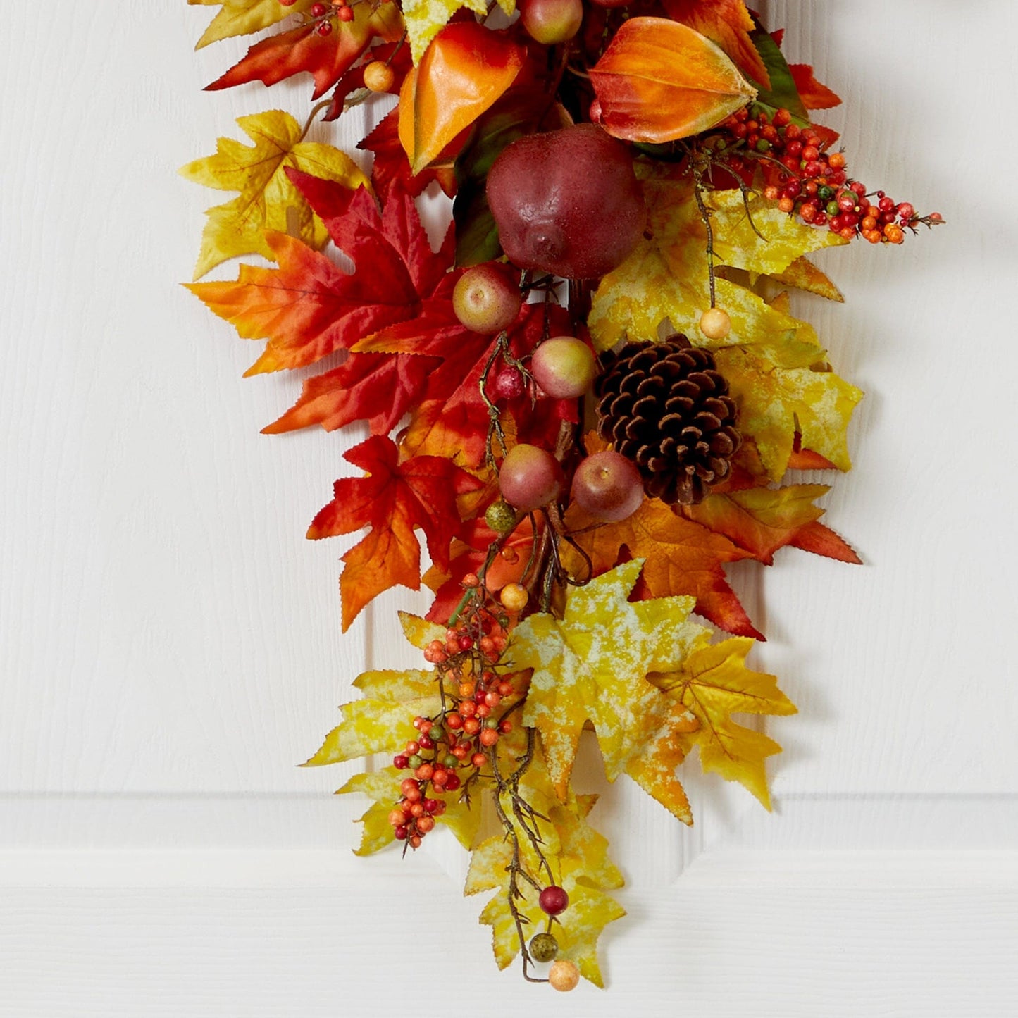 Feuille d'érable d'automne et baies de 35 po en forme de larme d'automne