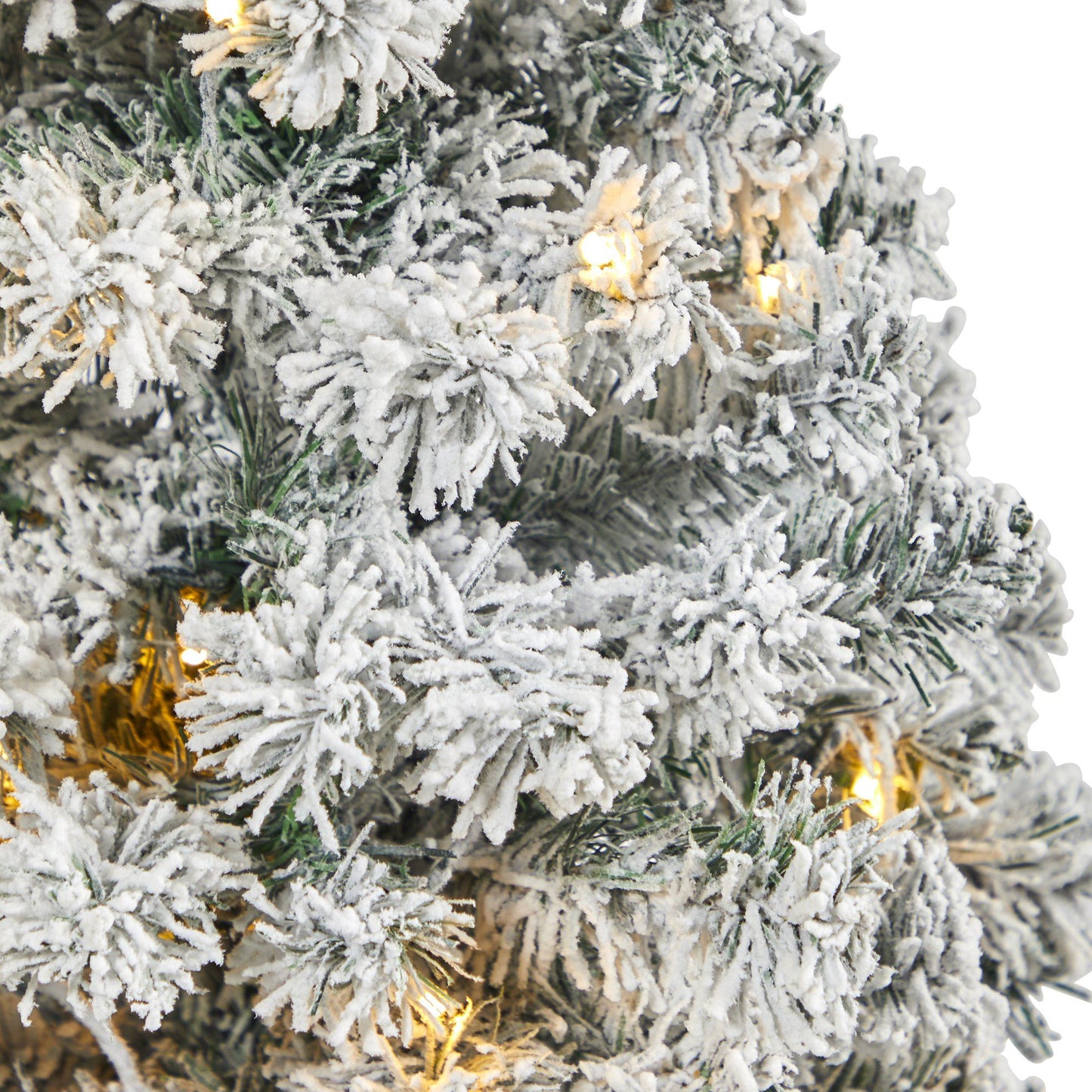 Árbol de Navidad artificial de abeto flocado Rock Springs de 3,5 pies con 50 luces LED transparentes en macetero de metal blanco