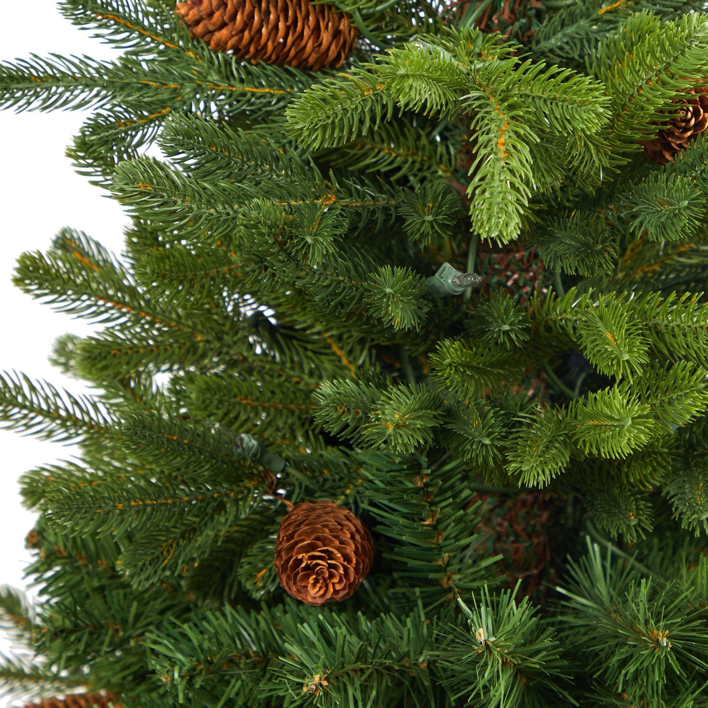 Árbol de Navidad artificial de abeto de montaña Yukon de 3,5 pies con 50 luces transparentes y piñas en maceta blanca