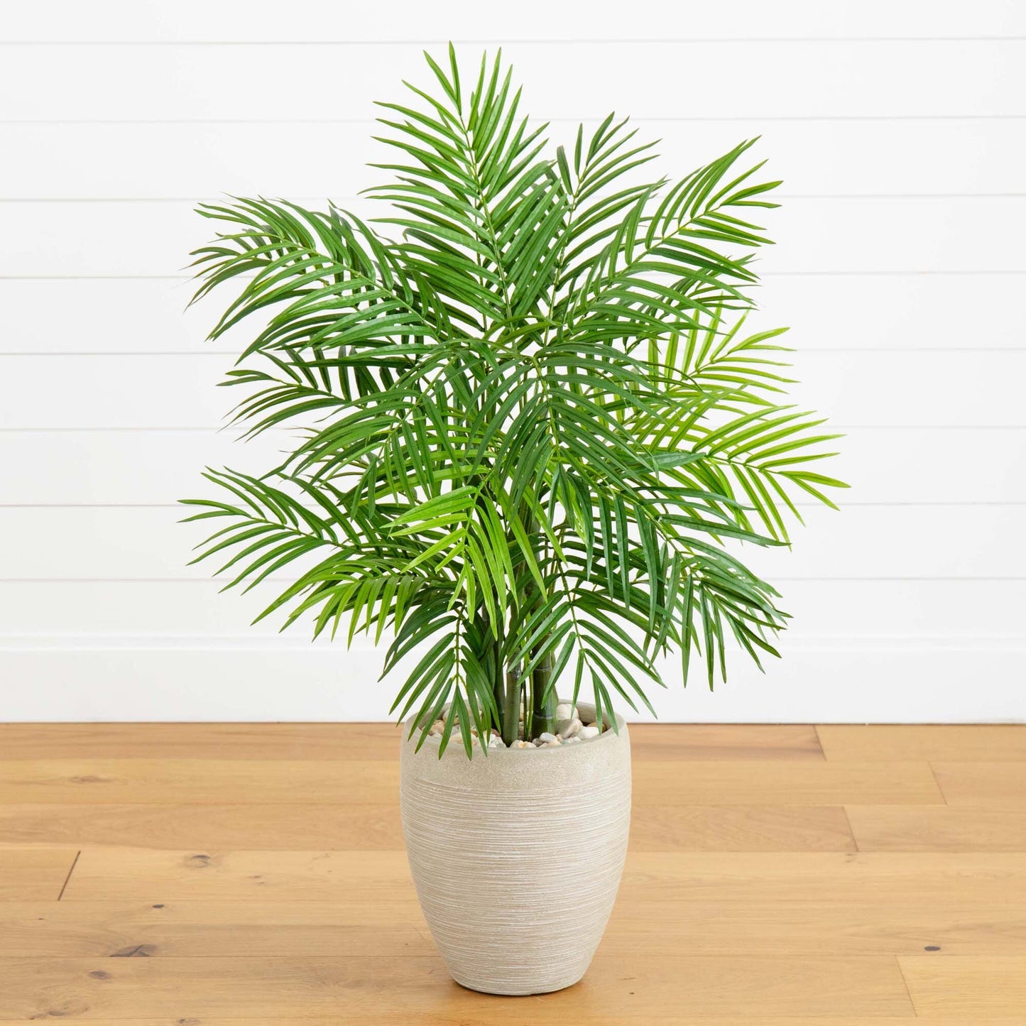 Palmier artificiel Areca de 4 pi dans une jardinière couleur sable