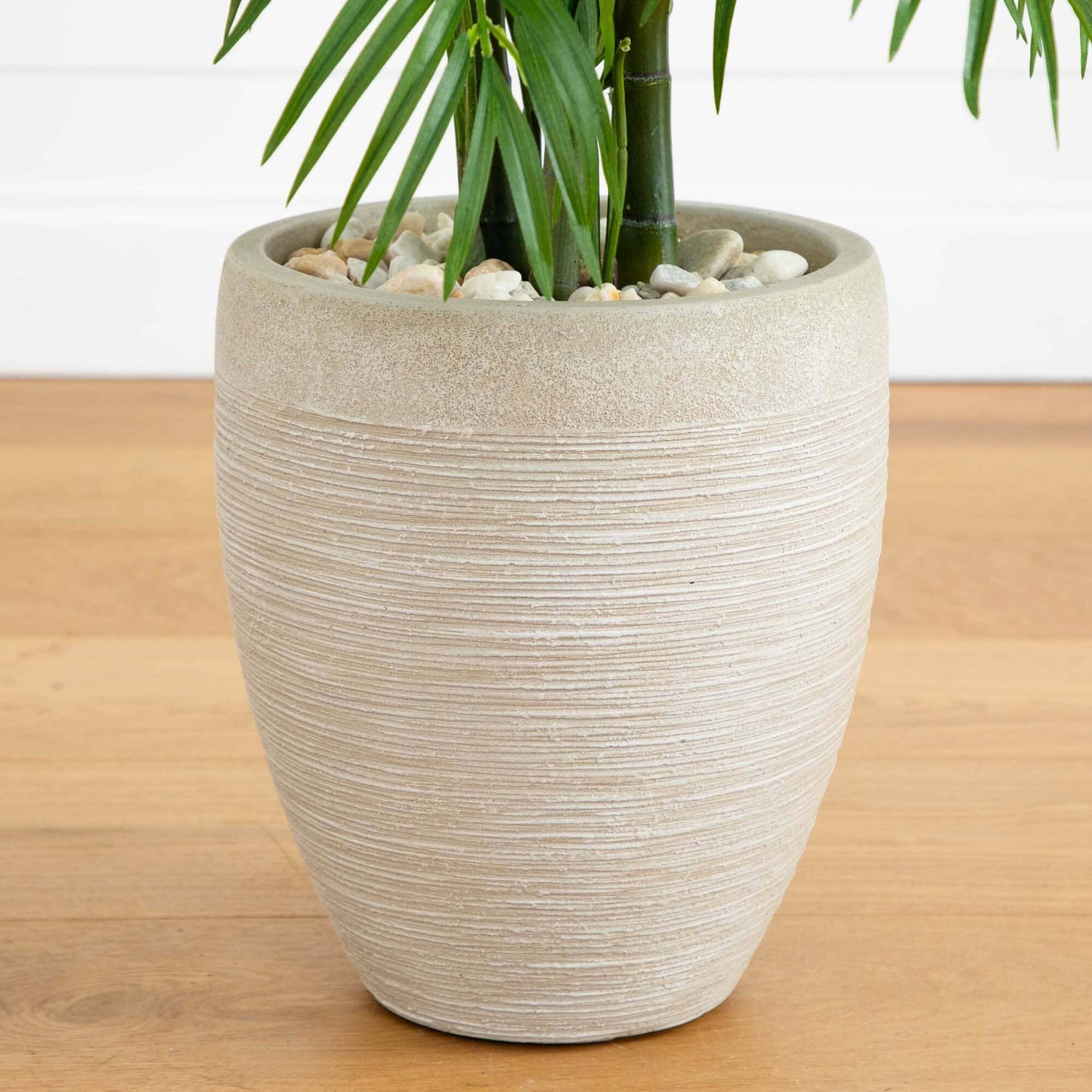 Palmier artificiel Areca de 4 pi dans une jardinière couleur sable