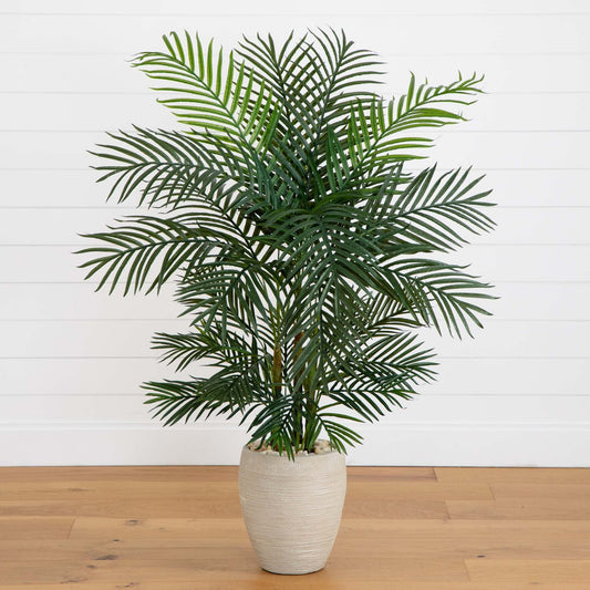 Palmier artificiel Areca de 4,5 pi dans une jardinière couleur sable