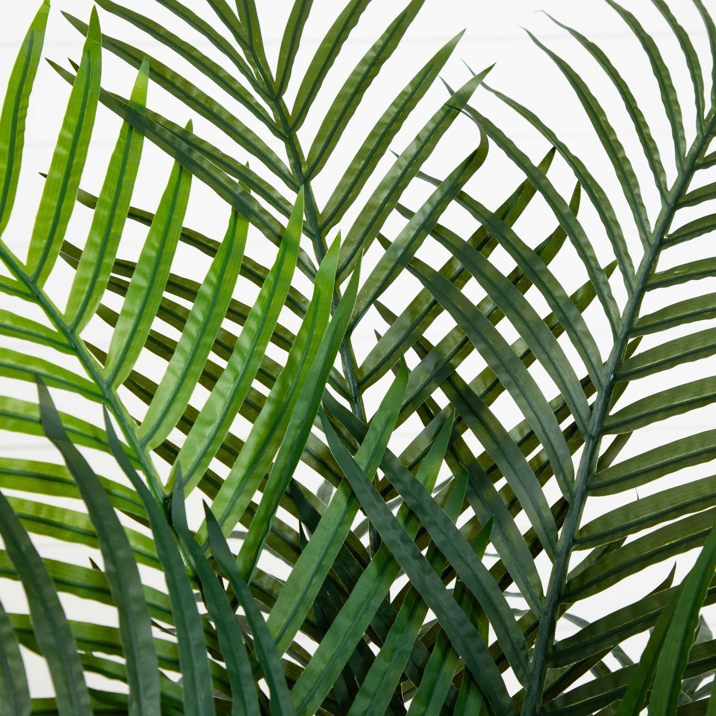 Palmier artificiel Areca de 4,5 pi dans une jardinière couleur sable