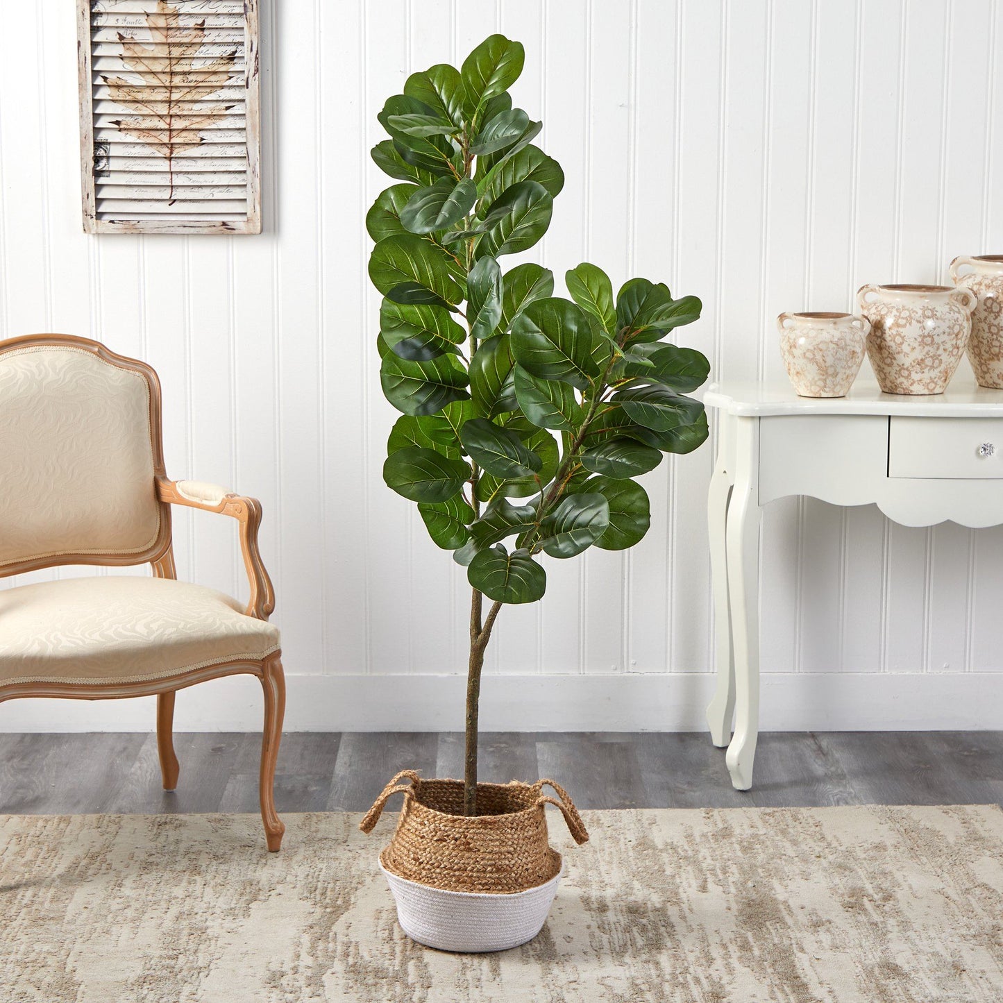 Árbol artificial de hoja de violín de 4,5 pies con macetero tejido de algodón y yute blanco hecho a mano con estilo bohemio