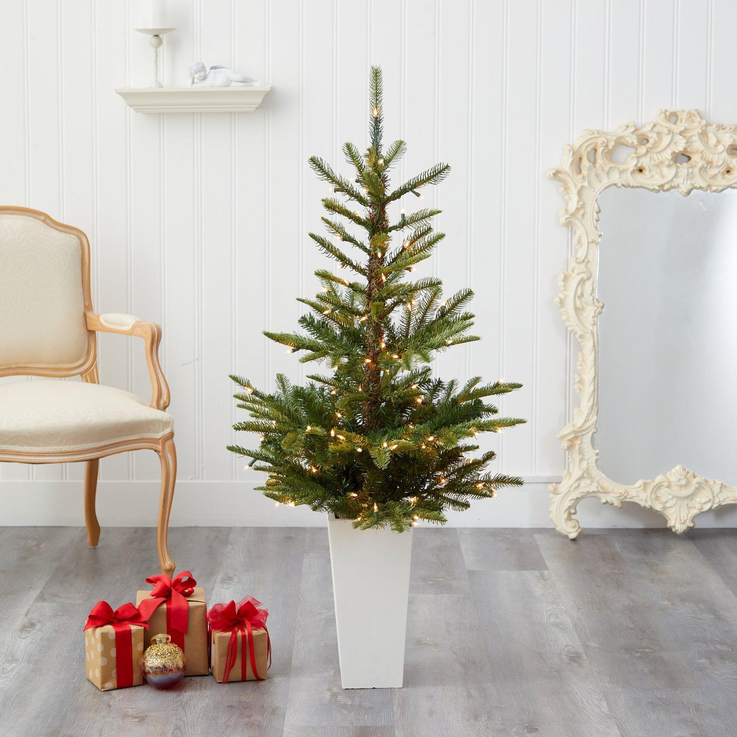 Árbol de Navidad artificial de abeto de Washington en capas de 4,5 pies con 100 luces LED transparentes y 189 ramas flexibles en maceta blanca