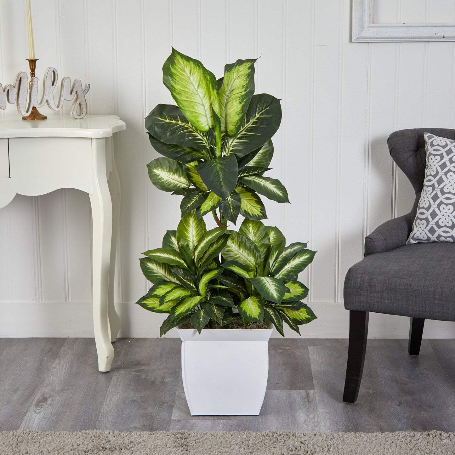 Plante artificielle Golden Dieffenbachia de 46 po dans un pot en métal blanc