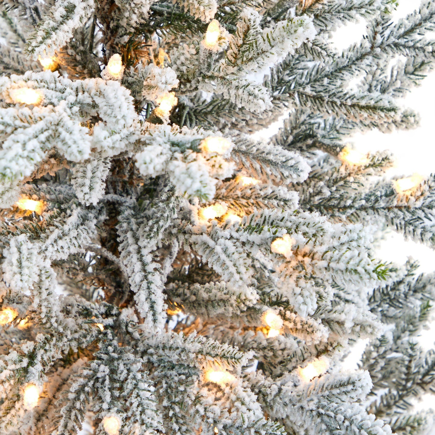 Árbol de Navidad artificial de abeto de Fraser flocado de 5 pies con 300 luces blancas cálidas y 967 ramas flexibles en maceta gris