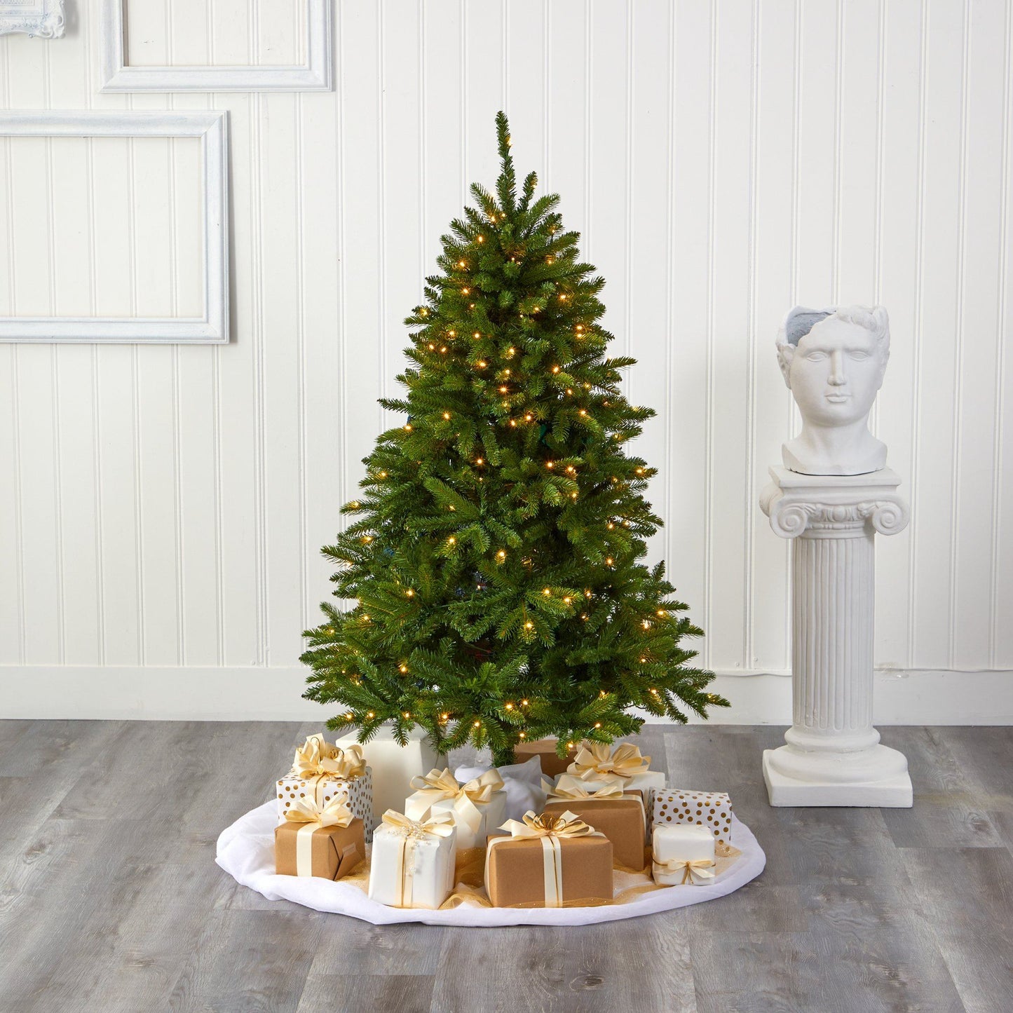 Árbol de Navidad artificial de abeto de Sierra de 5 pies con “aspecto natural” y 200 luces LED transparentes