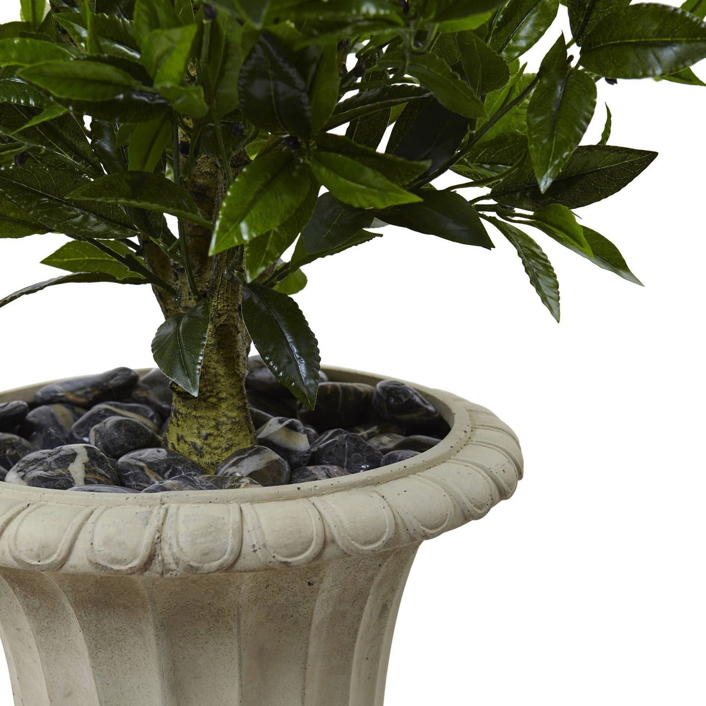 Árbol topiario artificial de hojas de laurel triples de 5,5 pies en urna resistente a los rayos UV (interior/exterior)