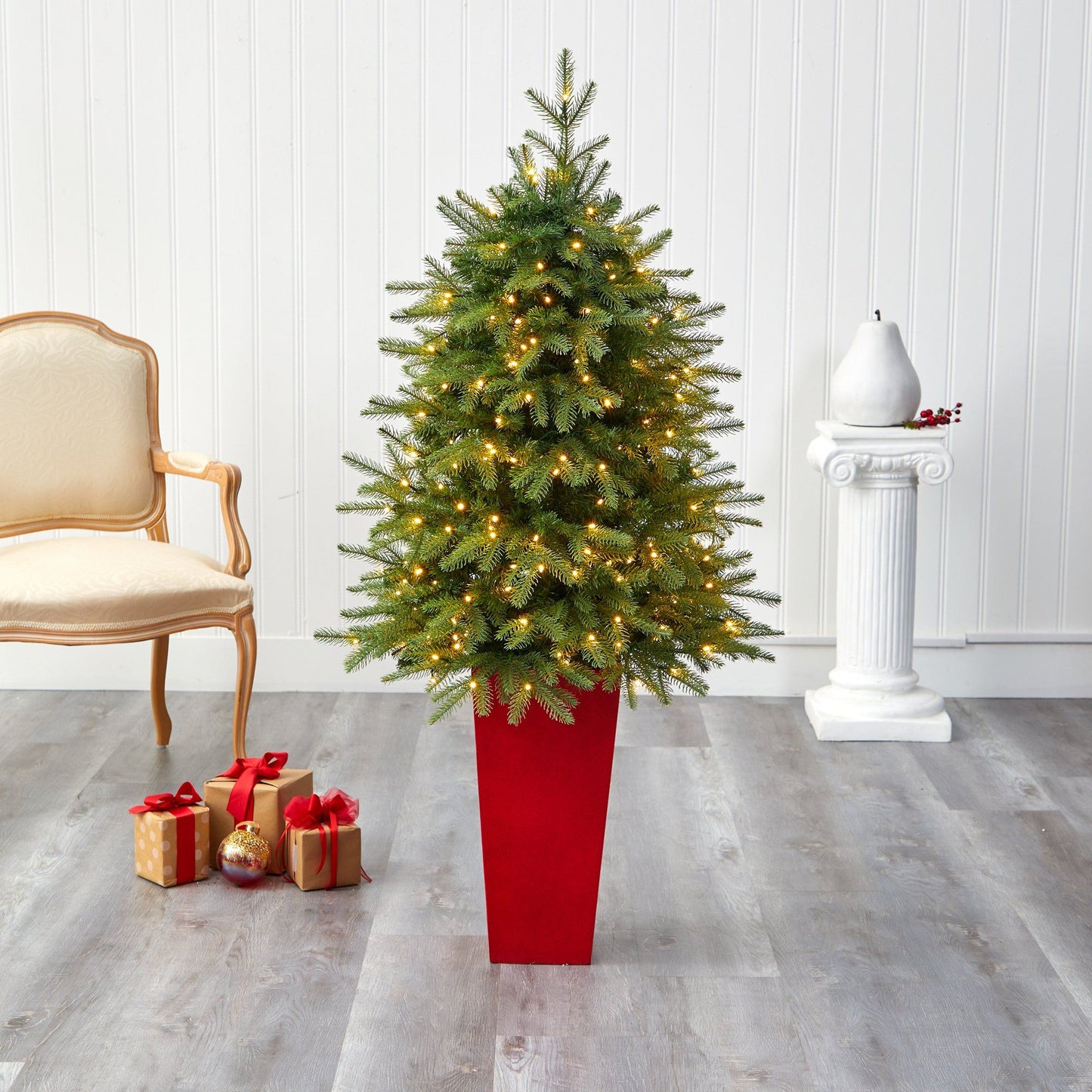 Árbol de Navidad artificial de abeto de Vancouver de 57" con "aspecto natural" con 250 luces LED transparentes y 814 ramas flexibles en maceta tipo torre roja