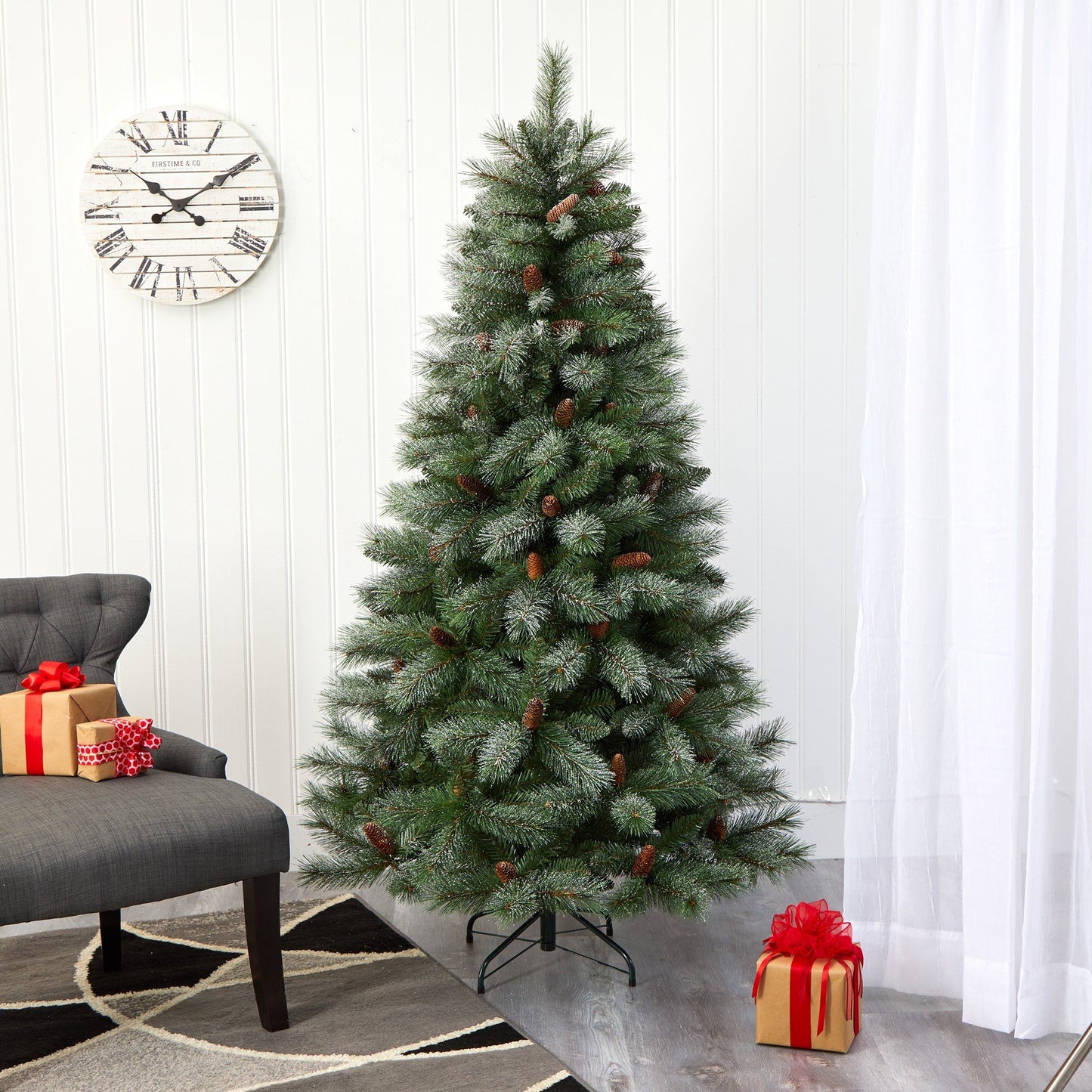 Árbol de Navidad artificial de pino de montaña de los Alpes franceses nevados de 6 pies con 583 ramas flexibles y piñas