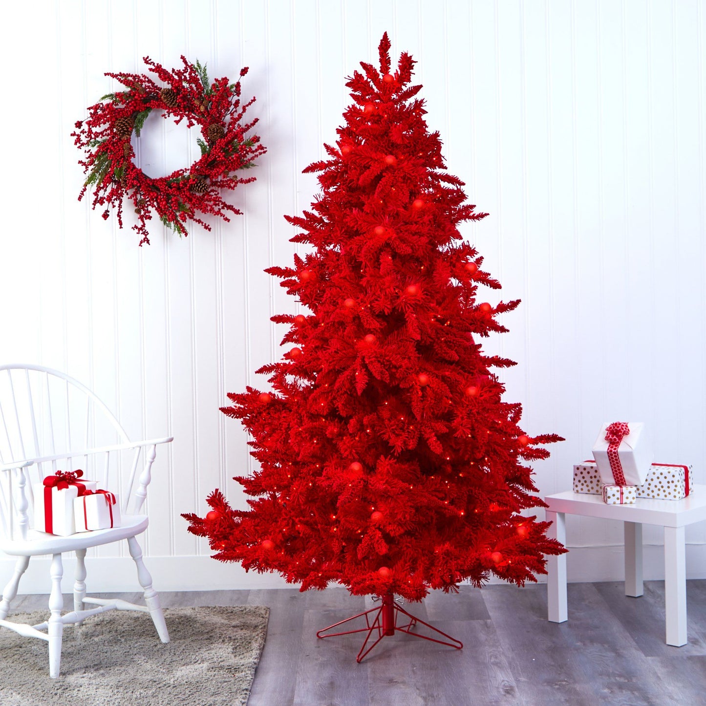 Árbol de Navidad artificial de abeto Fraser rojo flocado de 7 pies con 500 luces rojas, 40 bombillas esféricas y 1039 ramas flexibles