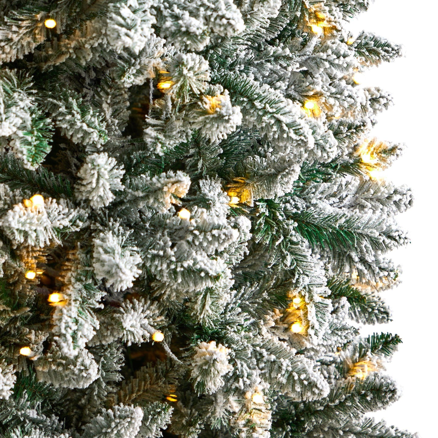 Sapin de Noël de Montréal floqué mince de 7 pi avec 300 lumières LED blanc chaud et 995 branches pliables