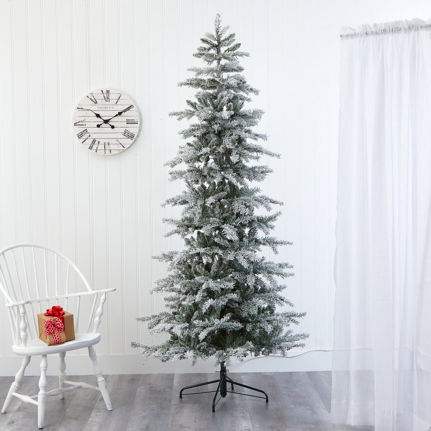 Árbol de Navidad artificial de abeto de Nueva Escocia flocado y delgado de 7,5 pies con 450 luces LED de color blanco cálido y 909 ramas flexibles