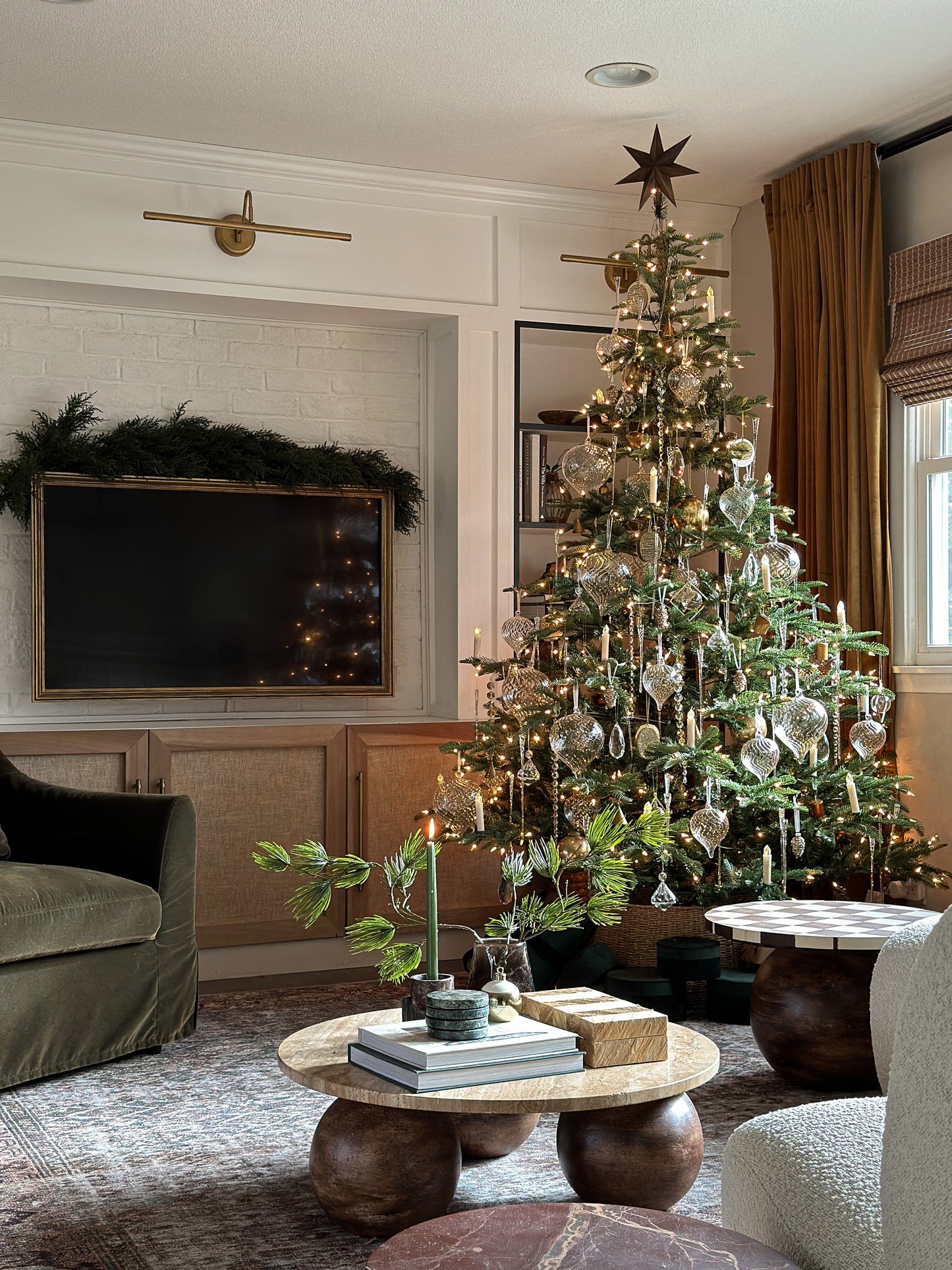 Sapin de Noël en épicéa de Washington de 8 pieds avec 650 lumières transparentes et 1561 branches pliables