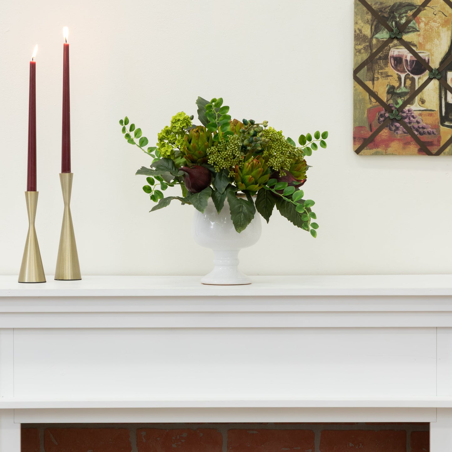 Composition florale en soie d'artichauts et d'hortensias