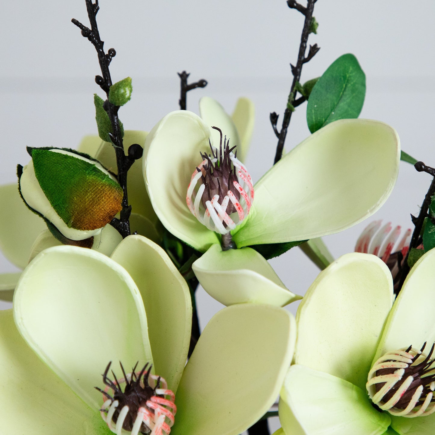 Arrangement de magnolia artificiel avec vase