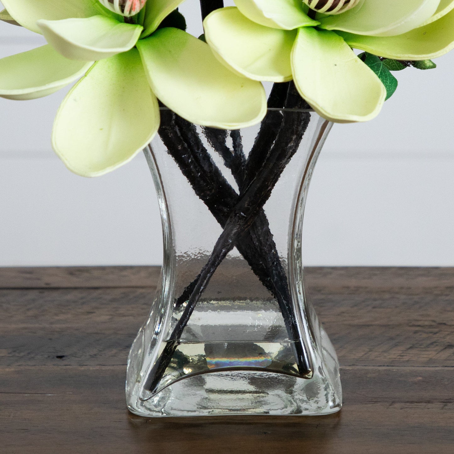 Arrangement de magnolia artificiel avec vase