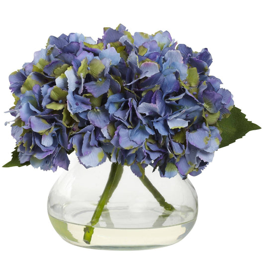 Hortensia artificiel en fleurs dans un vase