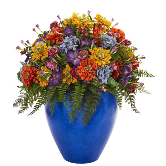 Arrangement floral artificiel géant mélangé dans un vase bleu