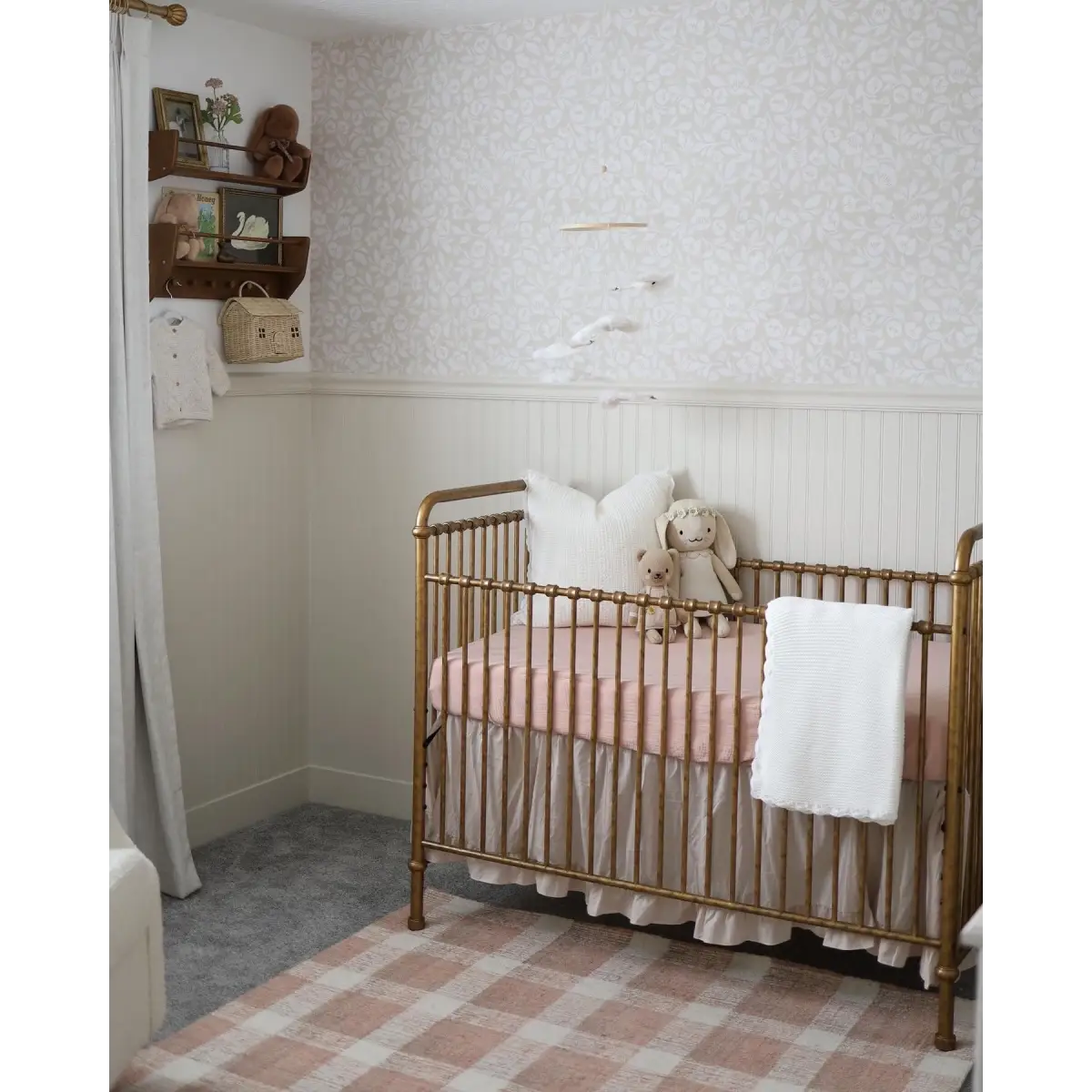 Aynsley Wallpaper - Simple Flowers - Loomwell Home Goods