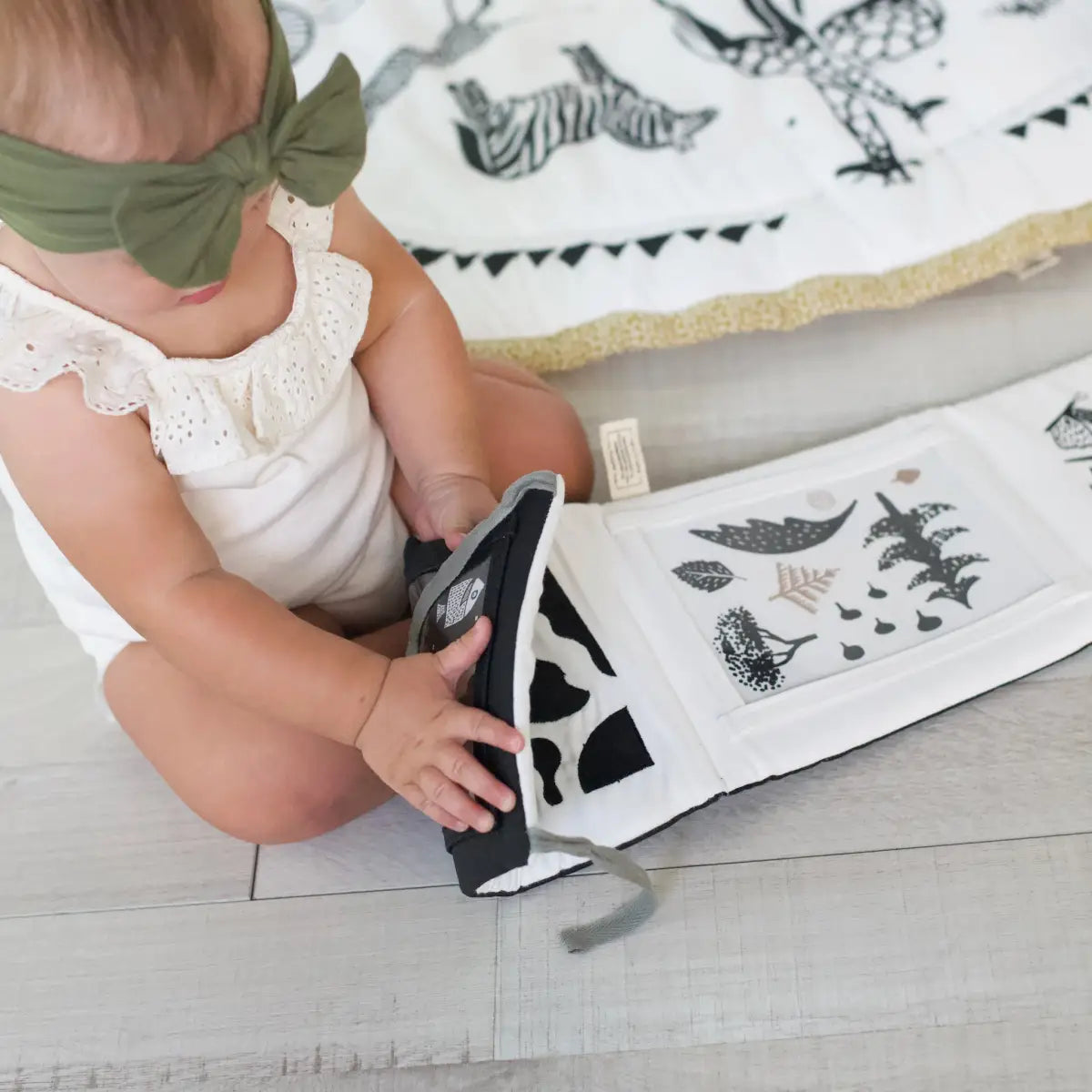 Baby Toy Gift - Tummy Time Gallery with Mirror - Wee Gallery