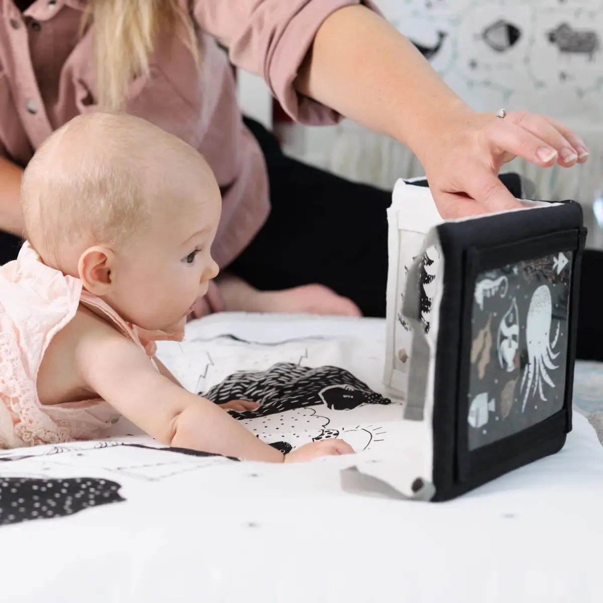 Baby Toy Gift - Tummy Time Gallery with Mirror - Wee Gallery