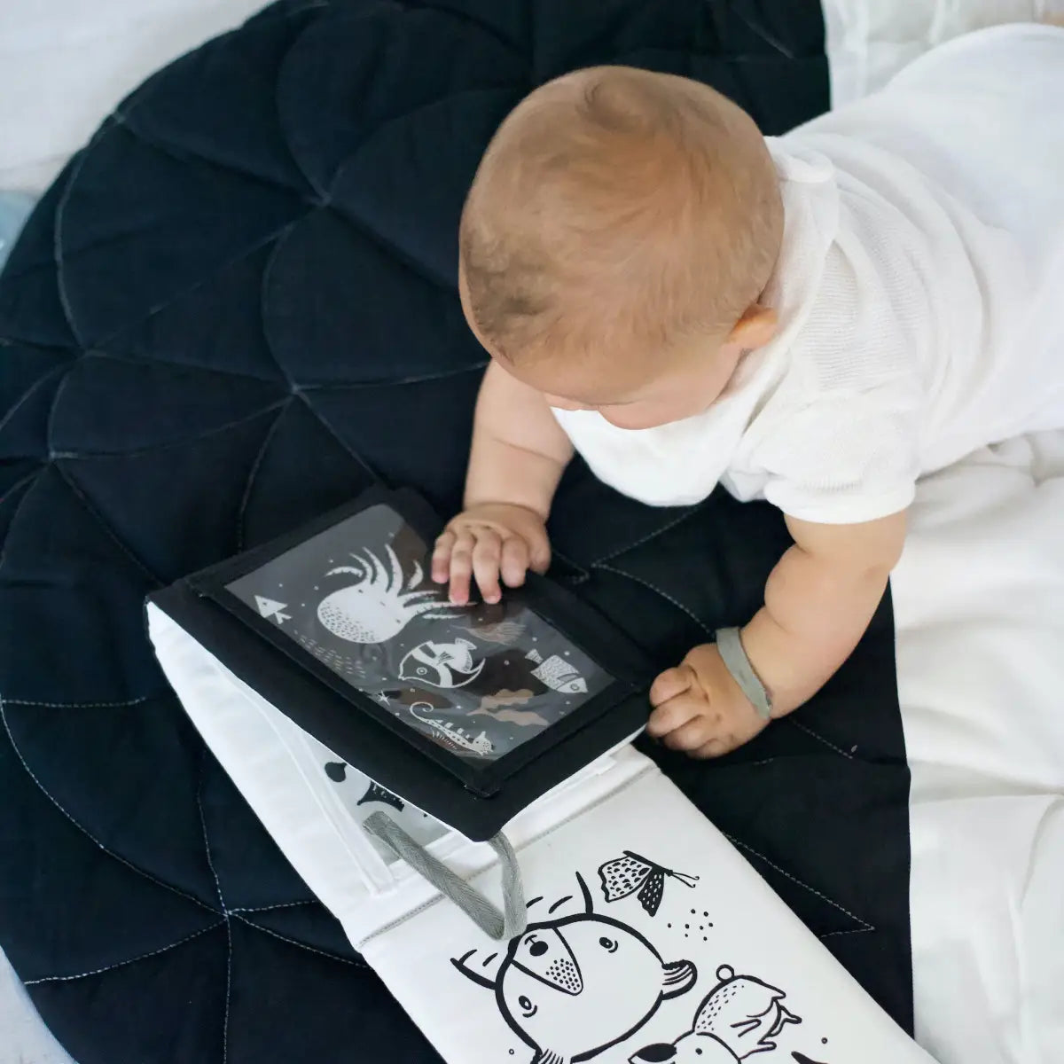Baby Tummy Time Gallery with Mirror Bundle - Wee Gallery